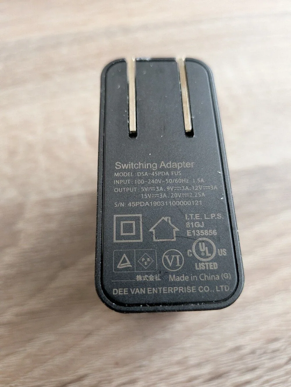 Black Switching Power Adapter Charger type C Ecoflow